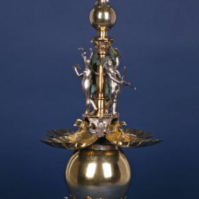 Der Celler Tischbrunnen wurde von dem Hamburger Goldschmied Evert Kettwyck gefertigt. Er gehört zu den ganz wenigen erhaltenen deutschen Goldschmiedearbeiten dieser Gattung.